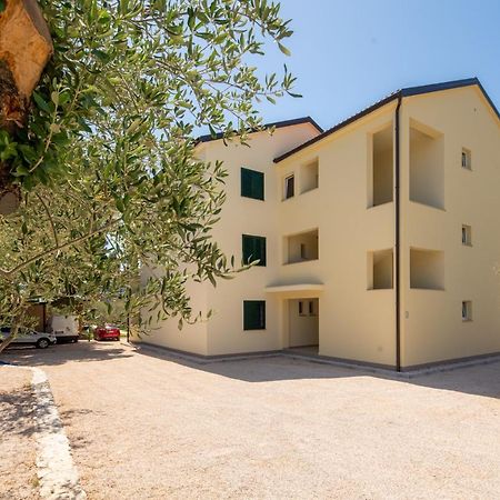 Apartmani Mara Pakostane Luaran gambar