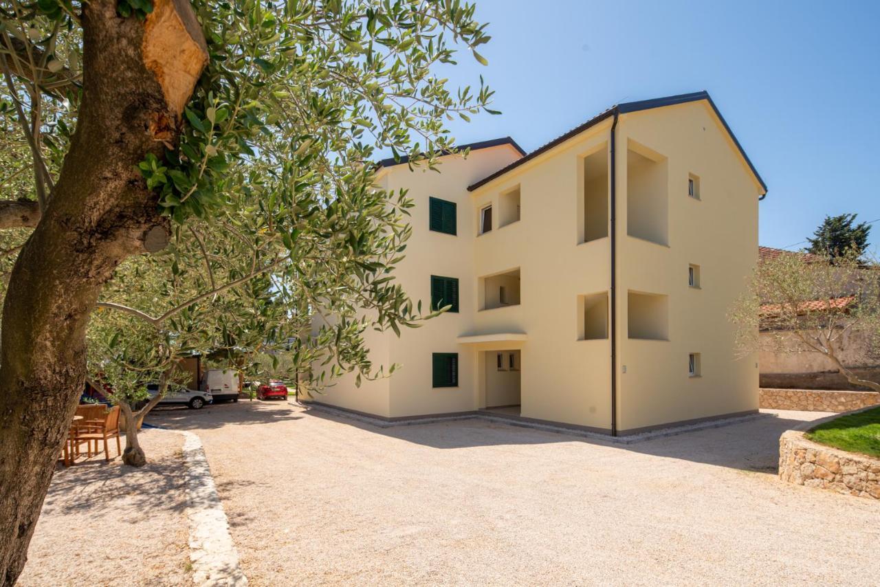 Apartmani Mara Pakostane Luaran gambar