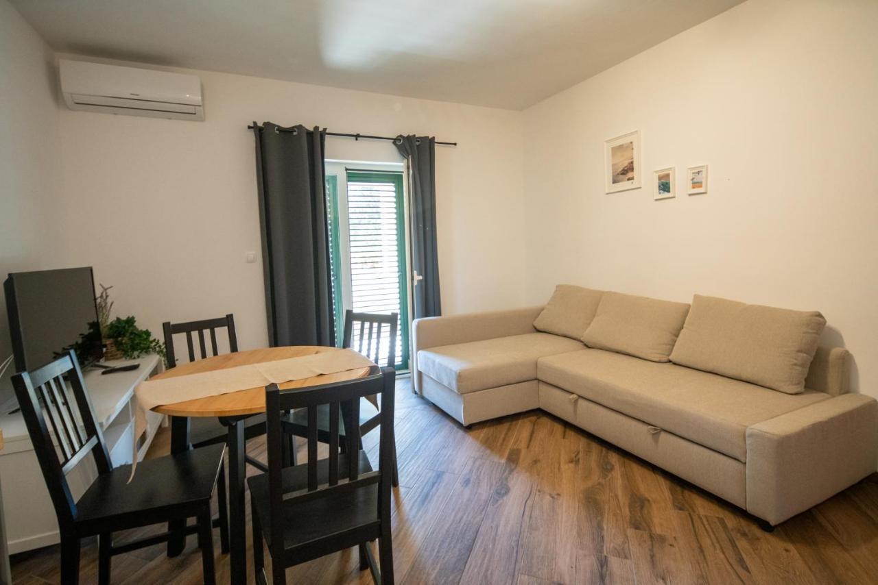 Apartmani Mara Pakostane Luaran gambar