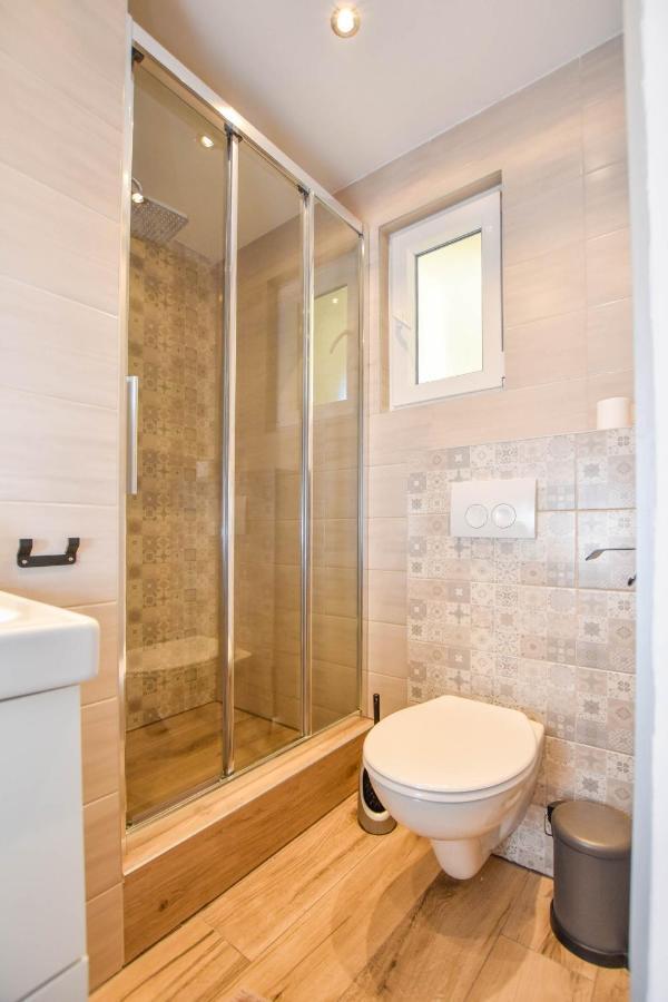 Apartmani Mara Pakostane Luaran gambar